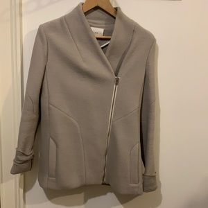 Very nice jacket with zipper in front and 2 pocket on side